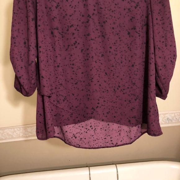 Chiffon Purple Split Neck Top With Tab Sleeves - Picture 5 of 8